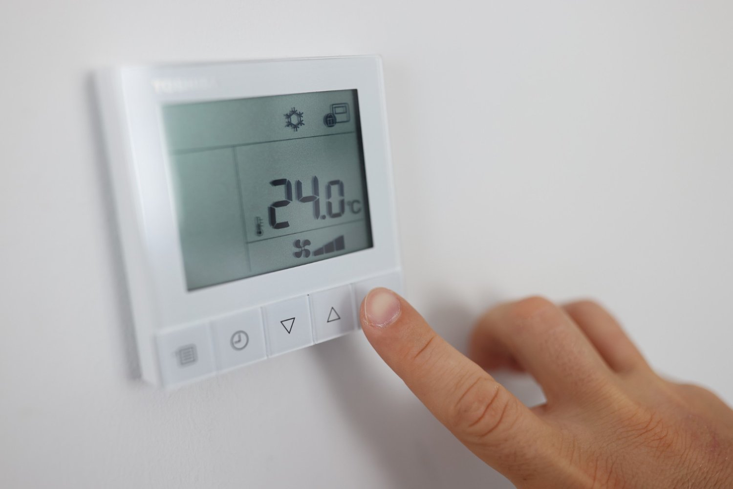 Read more about the article Which Smart Thermostat Works Best with Heat Pumps