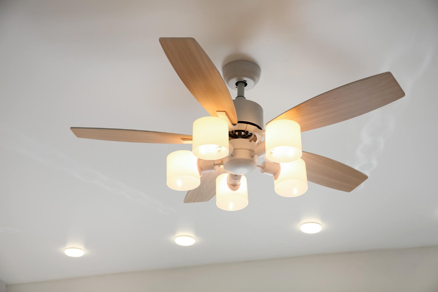 Read more about the article Revolutionary Guide: Best Ceiling Fans With Lighting That Transform Living Rooms